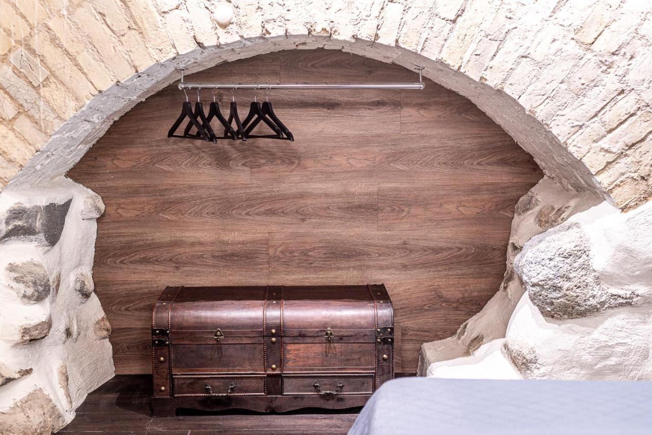 Unesco Hidden Arches - Restored 3 Bedroom Apartment In The Historic Pilies St. Вилнюс Екстериор снимка